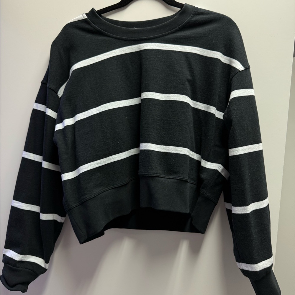 Lululemon Athletica Black and White Sweatshirt